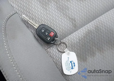 2014 Toyota Corolla Le Plus z USA, uszkodzony, nr VIN 2T1BURHE9EC212619